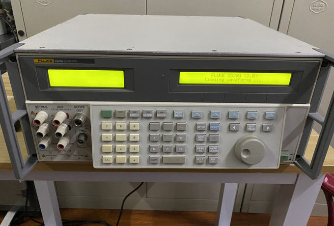 Portable RS-232 Multi Function Calibrator Bench Multimeters Fluke 5520A